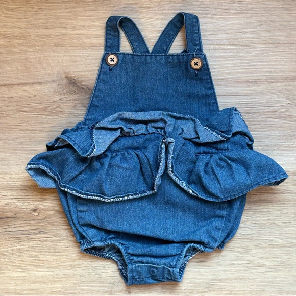 NWOT Mud Pie Ruffle Romper Blue Denim Baby Girl Size 9-12 months - Picture 1 of 3